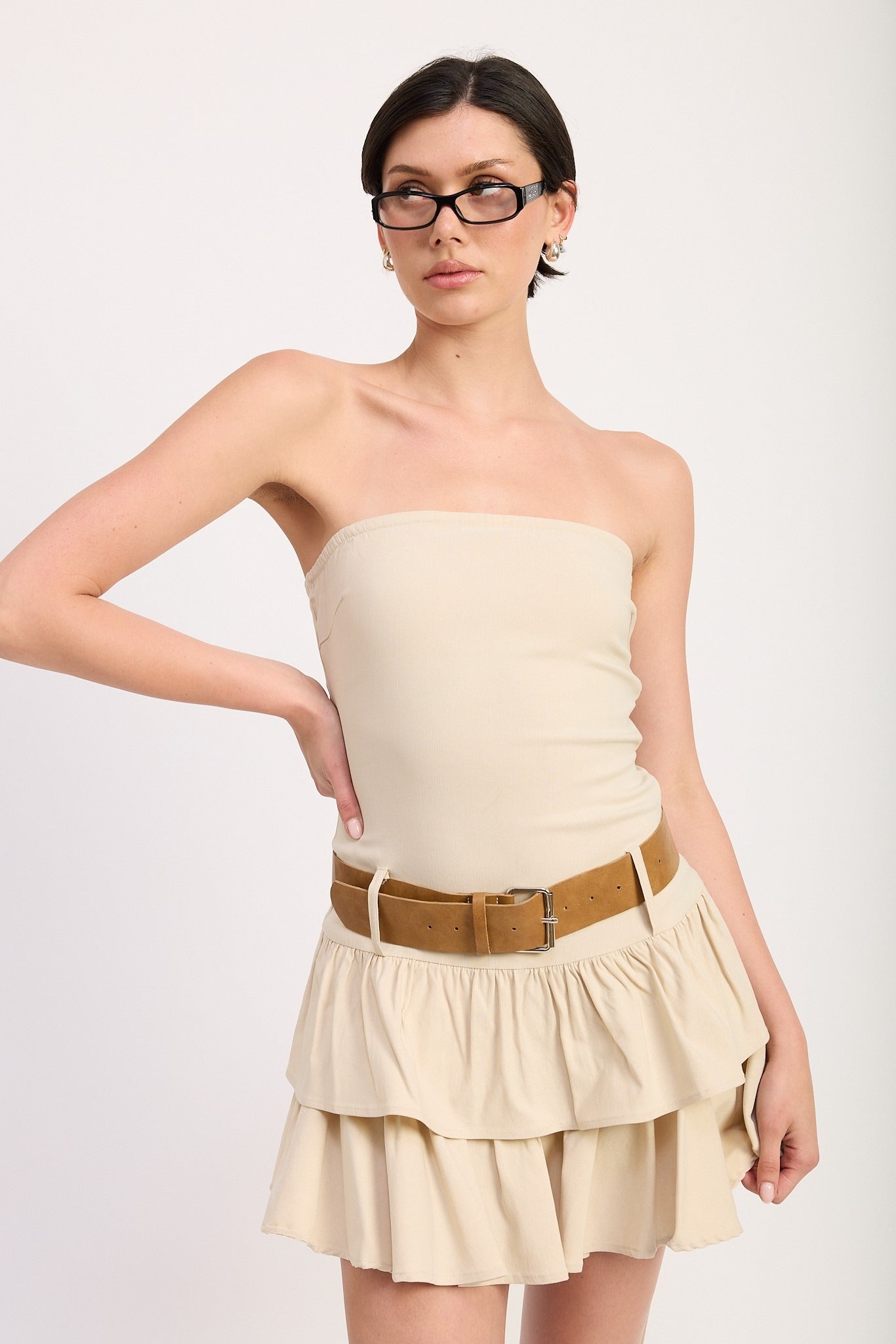 STRAPLESS TIERED MINI DRESS WITH BELT